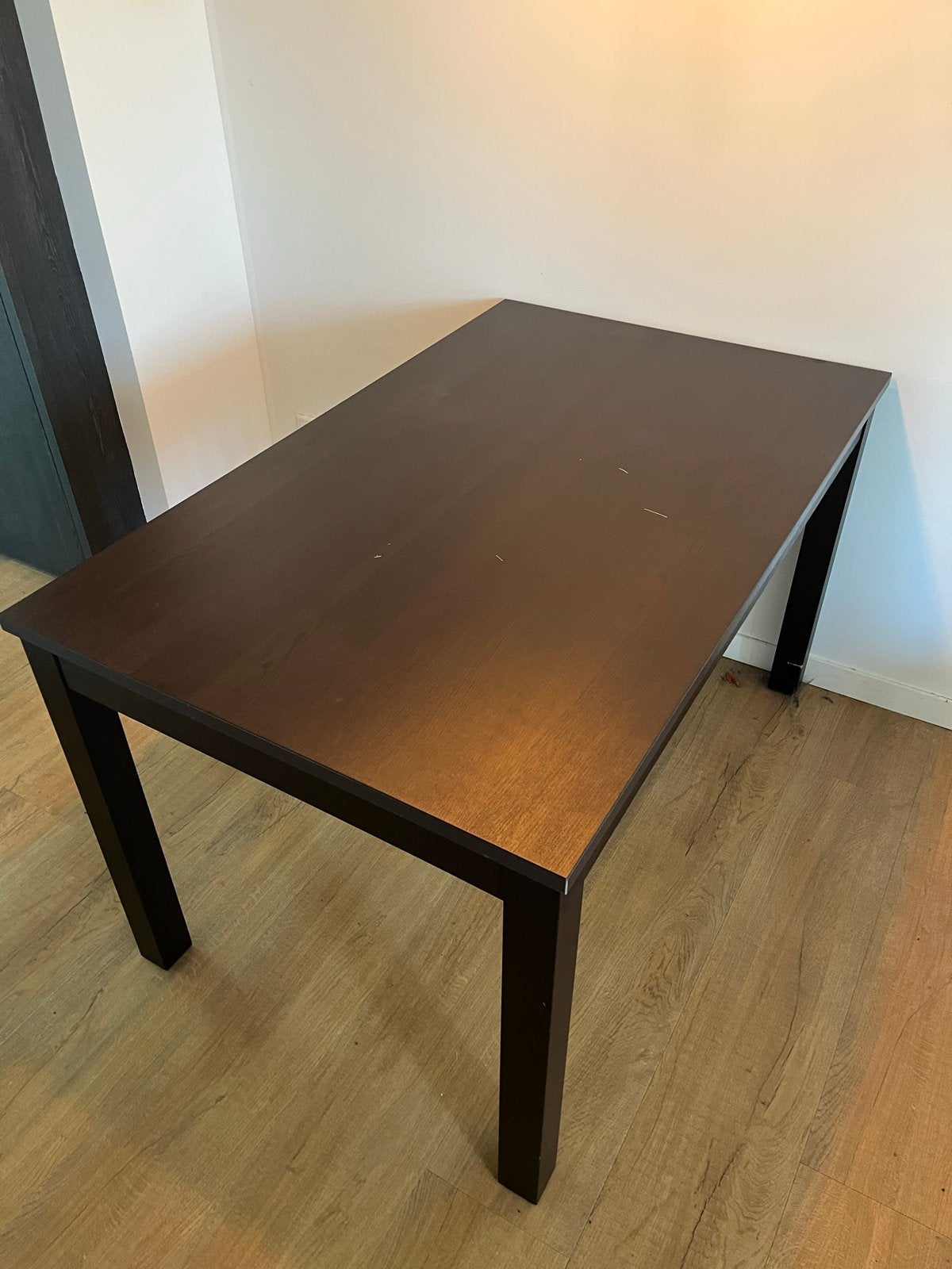 Eettafel met 5 stoelen - Ideaal voor gezellige diners, Huis en Inrichting, Tafels | Eettafels, Ophalen, Gebruikt, 100 tot 150 cm