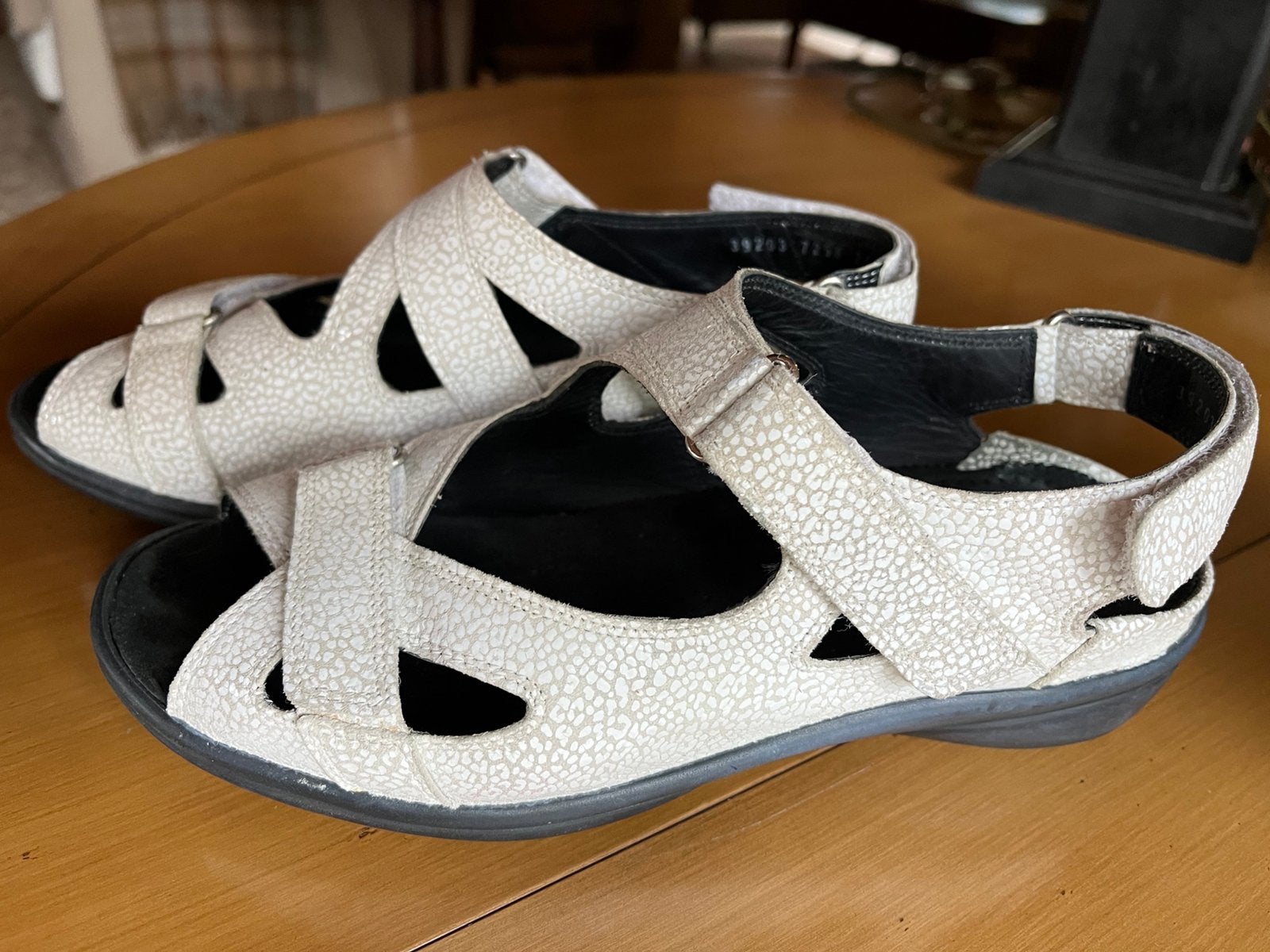 Durea sandalen maat 37,5  breedte H. Maat 4,5 beige kleur, Beige, Gedragen, Sandalen of Muiltjes, Ophalen of Verzenden
