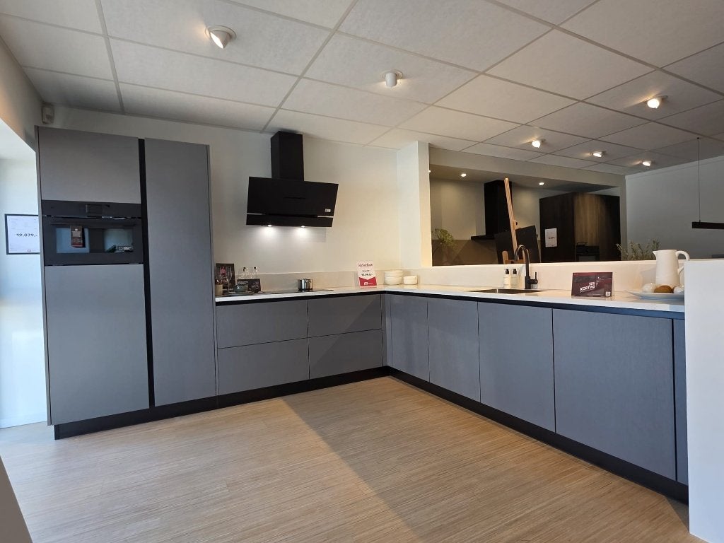 Moderne hoekkeuken zilvergrijs, Ophalen, Hoekkeuken, Nieuw, Greeploos