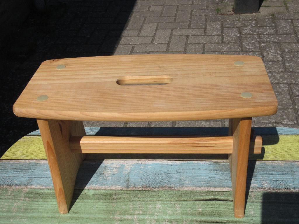 Houten krukje tafeltje plantentafel, Ophalen of Verzenden, Gebruikt, Hout