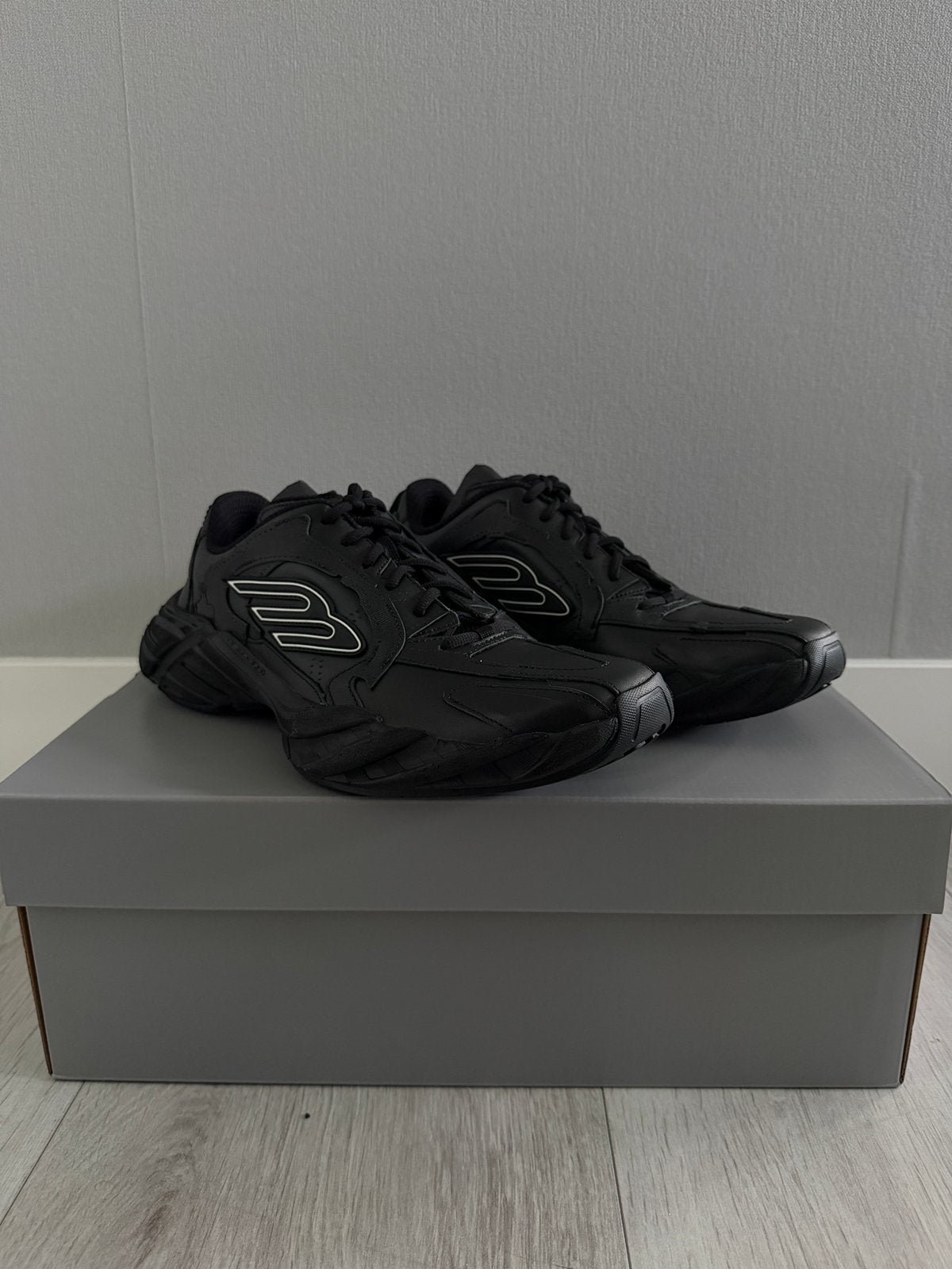 Balenciaga Monday sneaker Size 42 - Nieuw, Zwart, Nieuw, Ophalen of Verzenden, Sneakers of Gympen