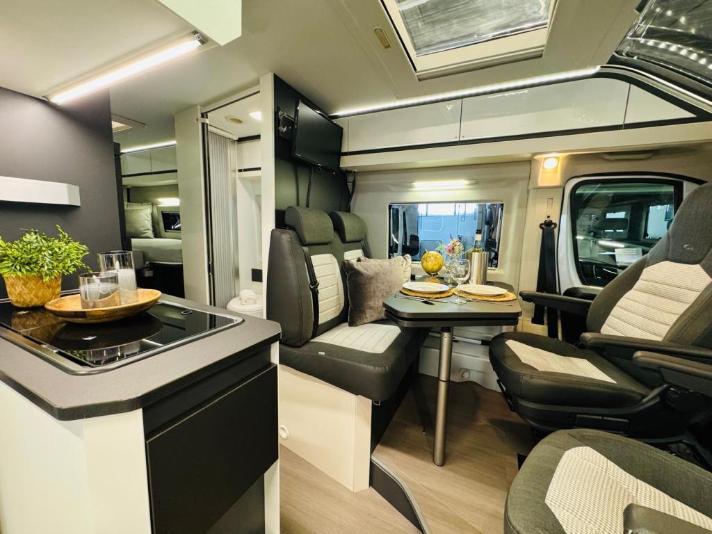 Adria Supreme 640 SLB Automaat Enkele bedden 2019, Automaat, Fiat, Bedrijf, Diesel