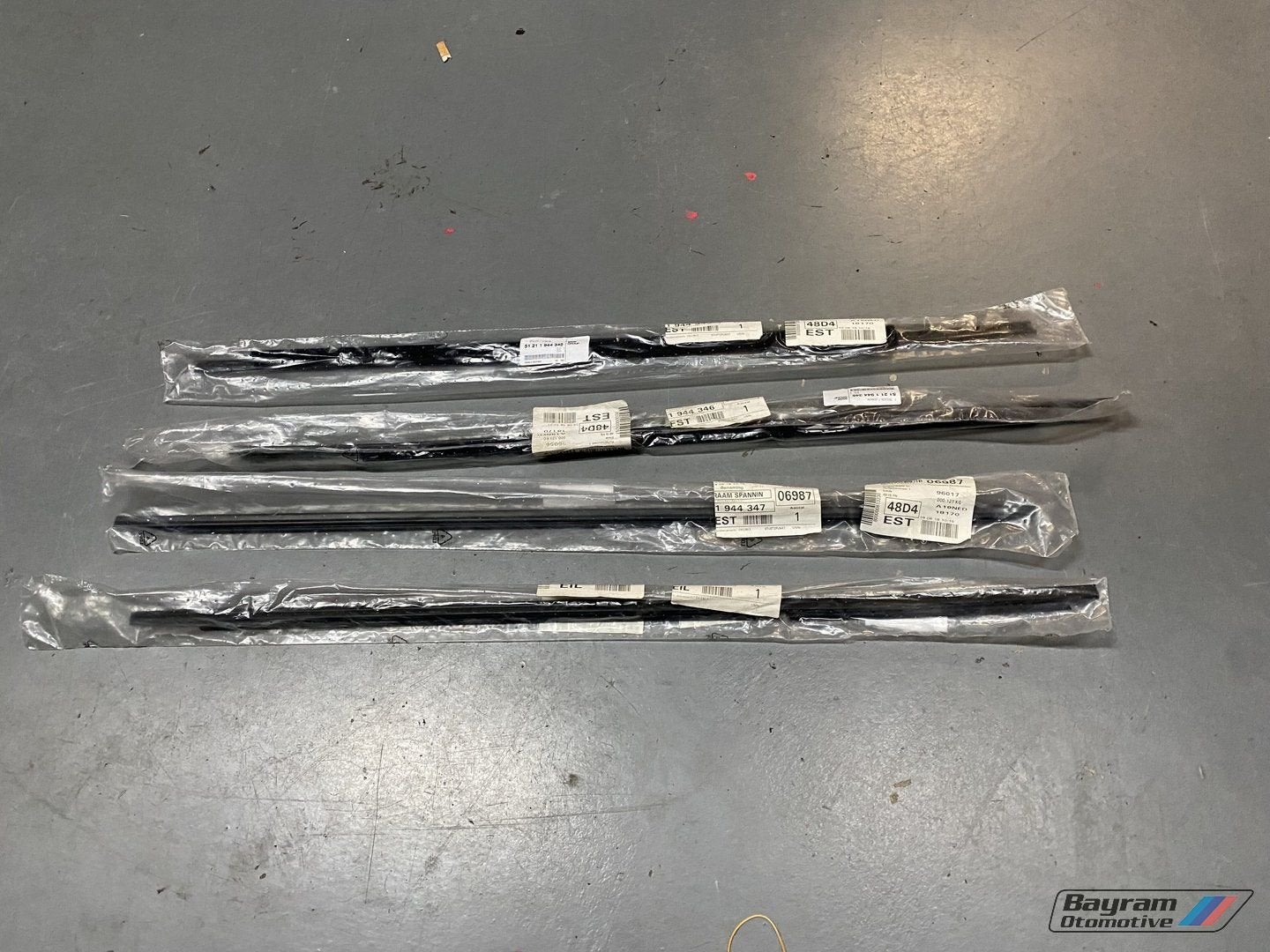 Bmw E34 raamrubber nos set sponning 5-serie sedan rubber raa, Gebruikt, -, -, Ophalen of Verzenden