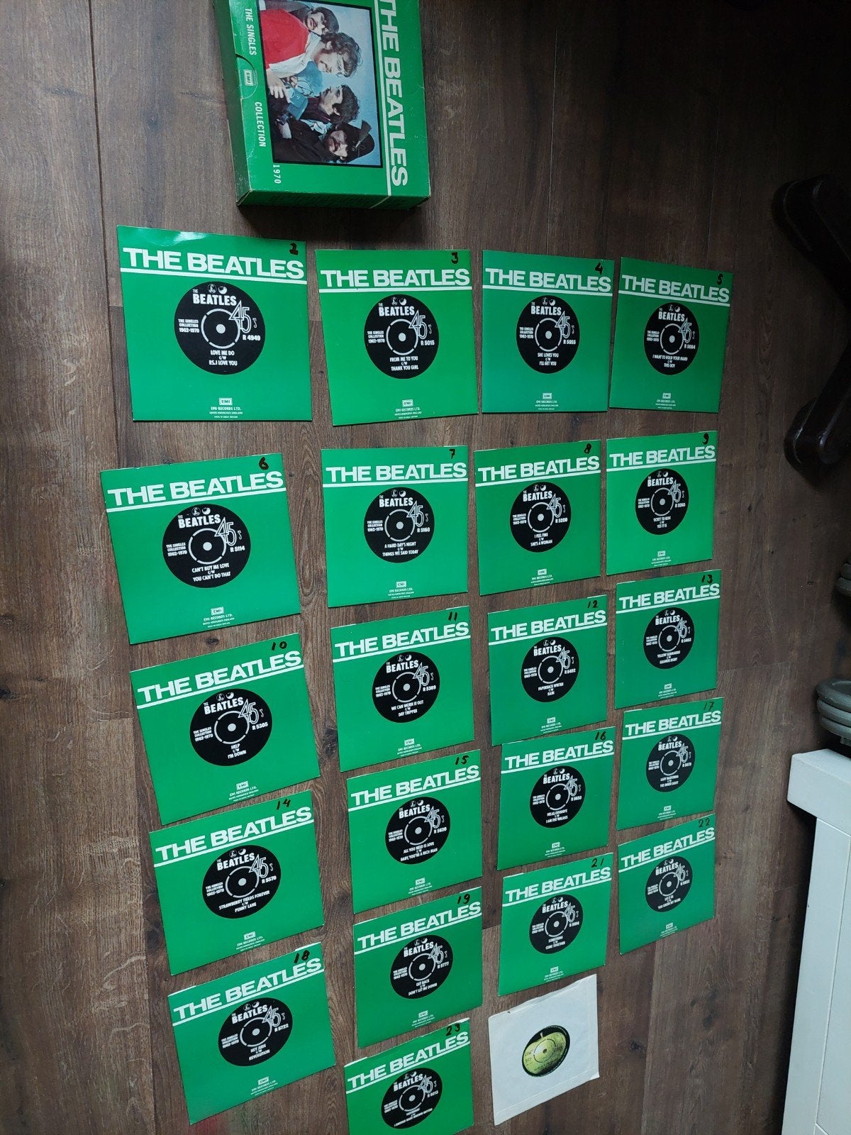 EMI Beatles singles collection 1962-1970, Cd's en Dvd's, Ophalen of Verzenden, Zo goed als nieuw, 7 inch, Pop