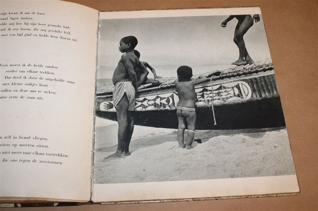 Niki in Afrika — Vintage Fotoboek over Dorpsleven 1960, Boeken, Ophalen of Verzenden, Gelezen, Afrika