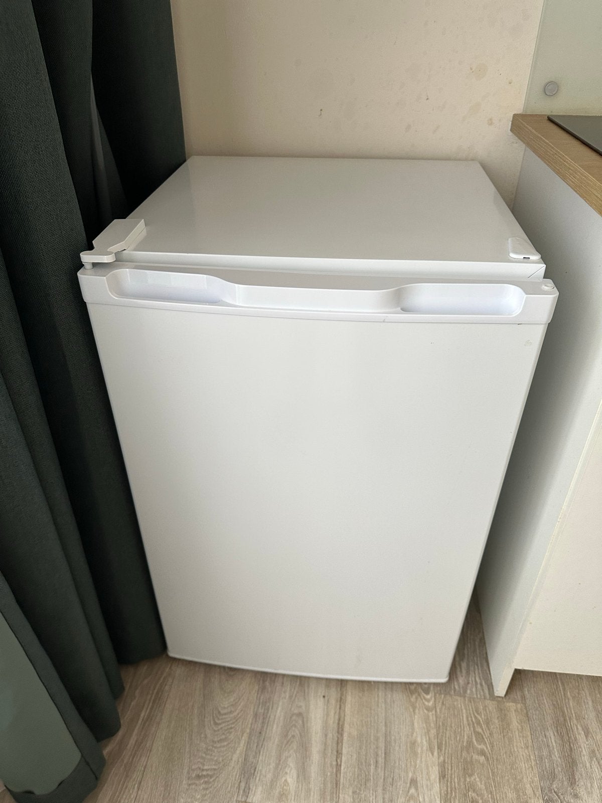 Compacte Koelkast met Vriesvak - Ideaal voor Kleine Ruimtes, Gebruikt, 75 tot 100 liter, 45 tot 60 cm, Met vriesvak
