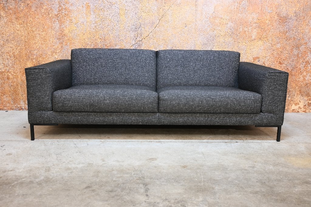 ZGANieuw grijze stoffen Design on Stock Aikon bank, Design on Stock, 75 tot 100 cm, Ophalen of Verzenden, Rechte bank