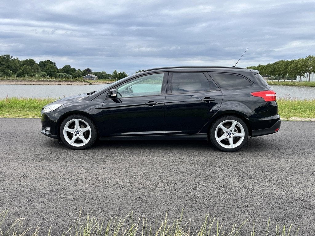 Ford Focus Wagon 1.0 Titanium Edition Clima, cruise, stoel-s, Gebruikt, Euro 6, Automatische klimaatregeling, Zwart