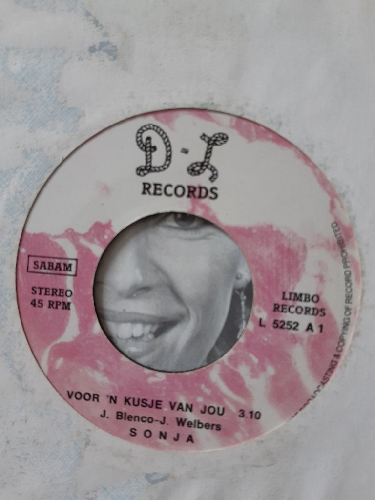 Sonja  , voor een kusje van jou , in Hawai , single, Ophalen of Verzenden, Gebruikt, 12 inch, Levenslied of Smartlap