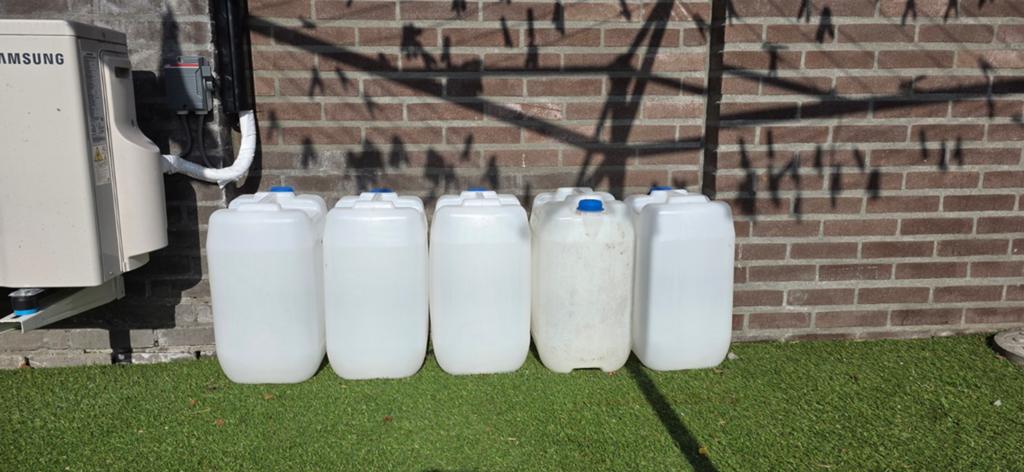 5 jerrycan's direct ophalen, Ophalen, Carnaval