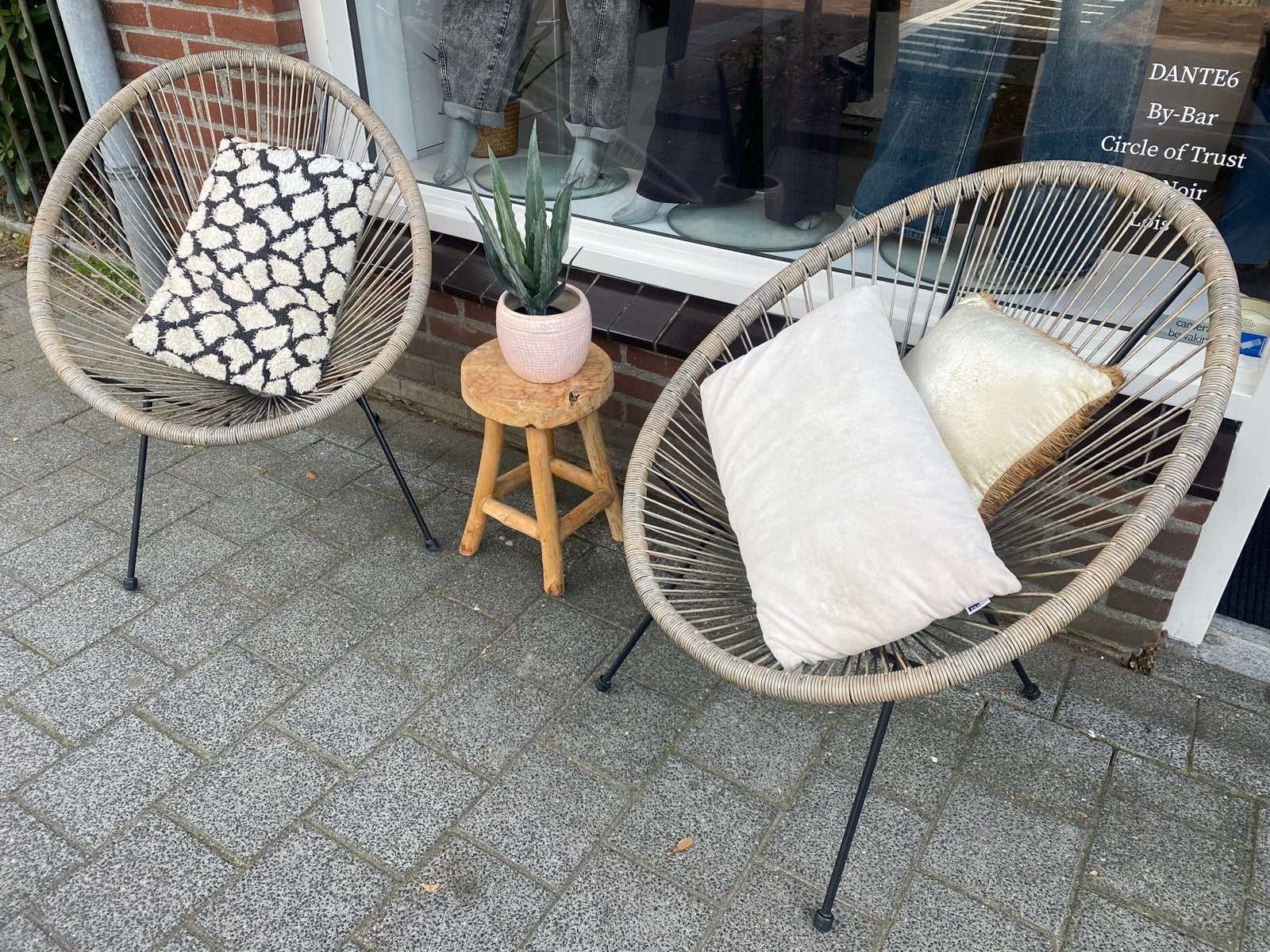 2 Tuinstoelen Naturel met Zwarte Metalen Poten, Tuin en Terras, Ophalen, Gebruikt, Metaal
