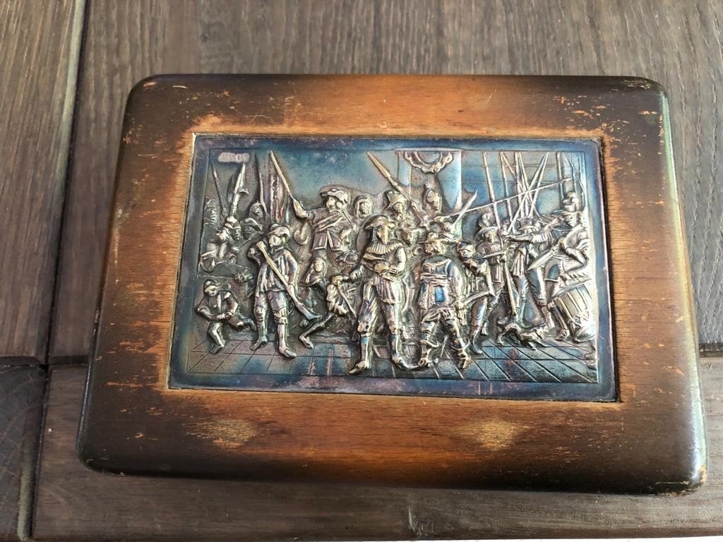 Schitterend houten doosje met metalen afbeelding, Ophalen of Verzenden