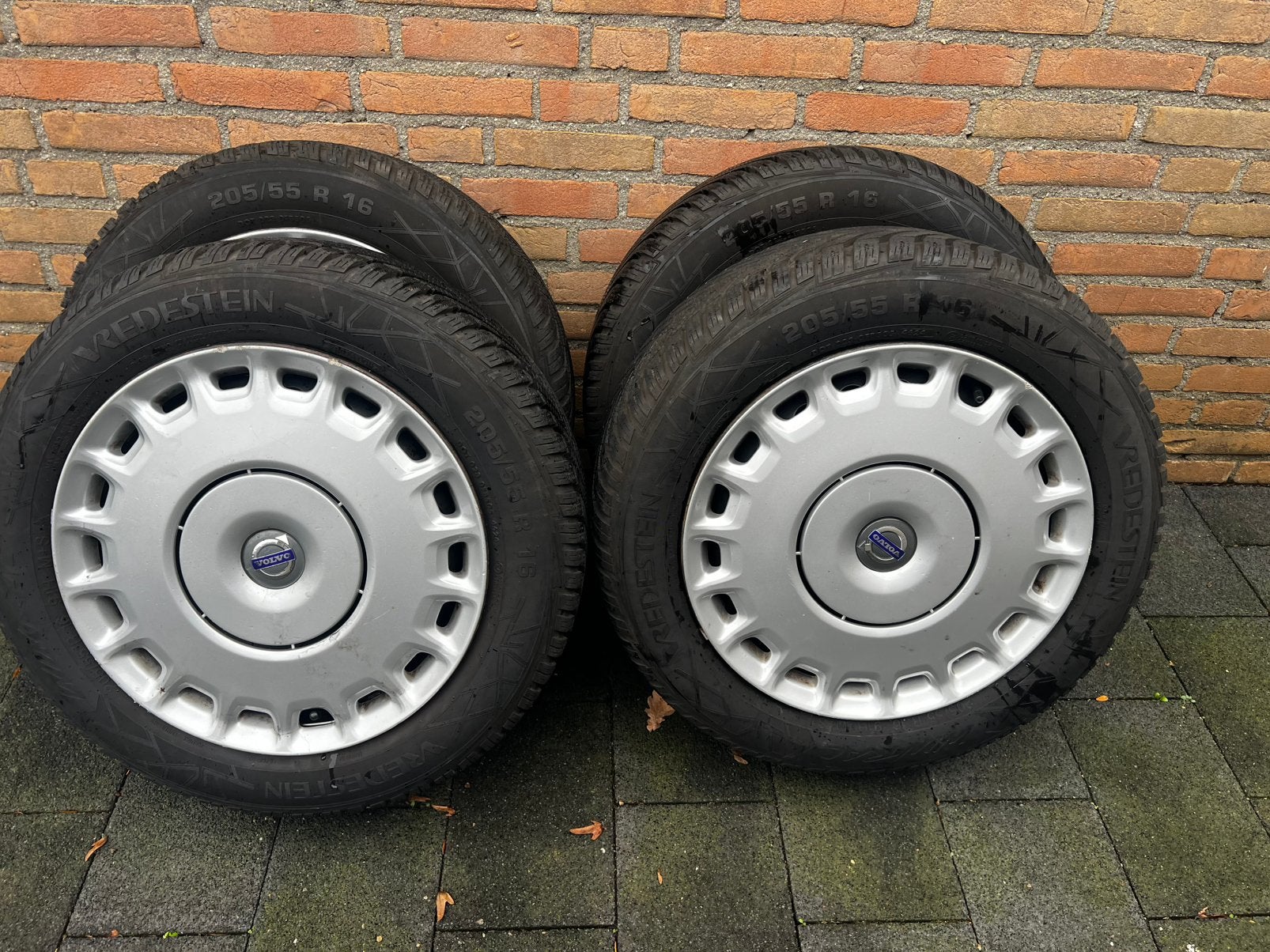 Winterbanden voor Volvo Nieuwstaat, Ophalen