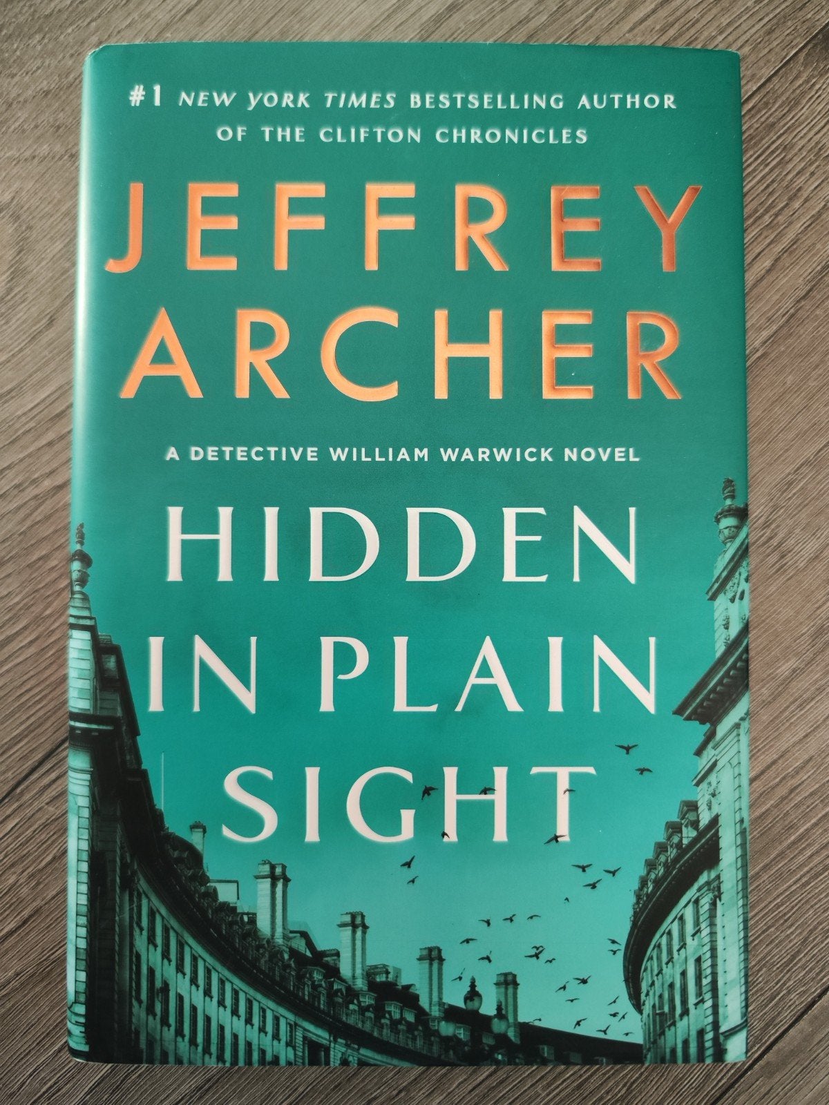 Hidden in Plain Sight – Jeffrey Archer | William Warwick, Boeken, Thrillers, Ophalen of Verzenden, Gelezen