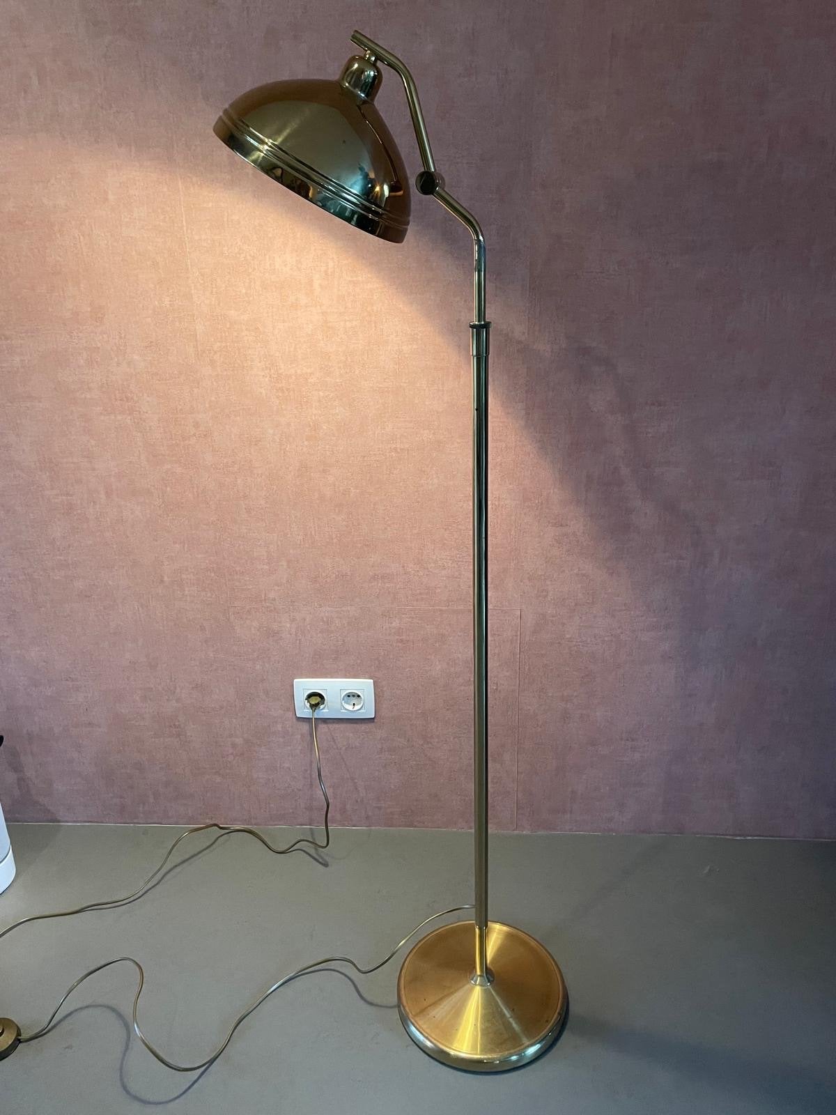 Vintage Messing Vloerlamp met Verstelbare Kap, Ophalen, Gebruikt, E27 (groot), Metaal