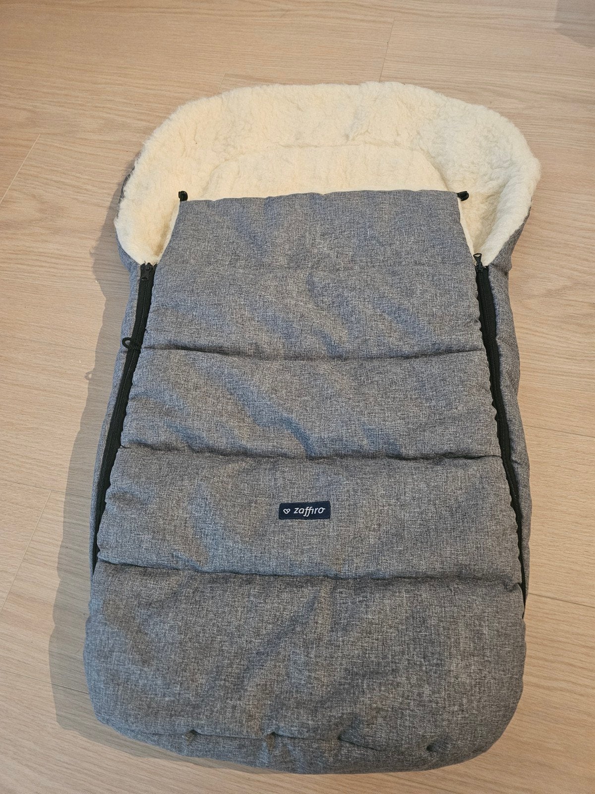 Nieuwe Zaffiro voetenzak grijs met schapenvacht, Kinderen en Baby's, Ophalen of Verzenden, Gevoerd, Grijs, Voetenzak