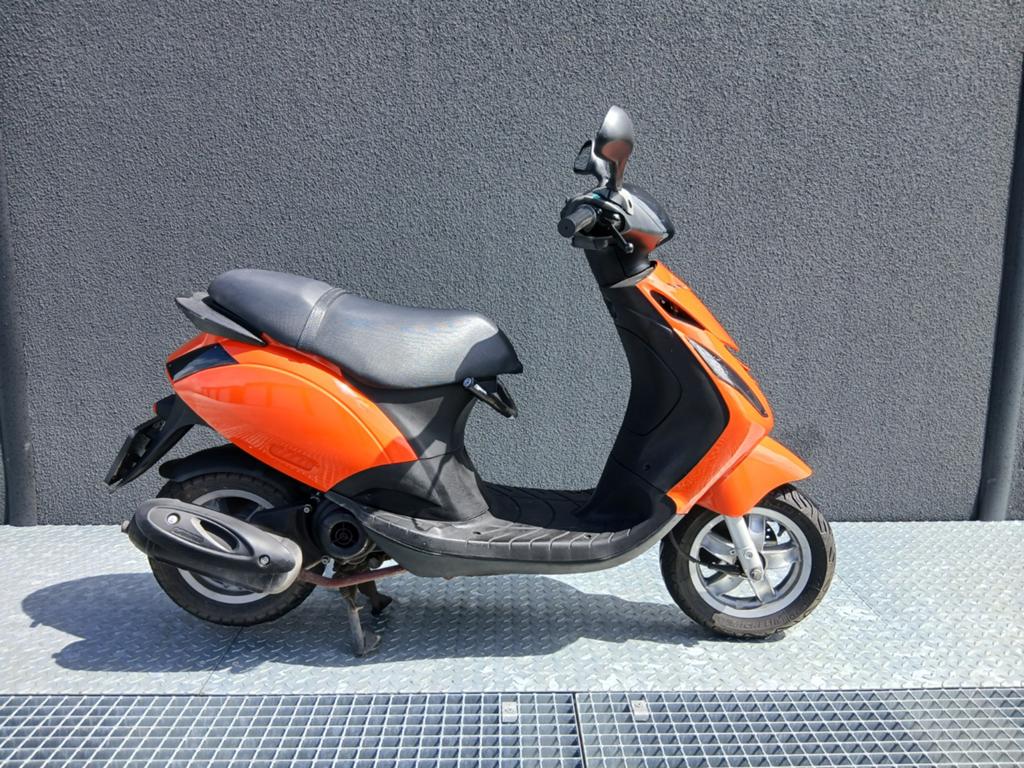 Piaggio zip, Fietsen en Brommers, Scooters | Piaggio, Zo goed als nieuw, Zip, Benzine, Ophalen