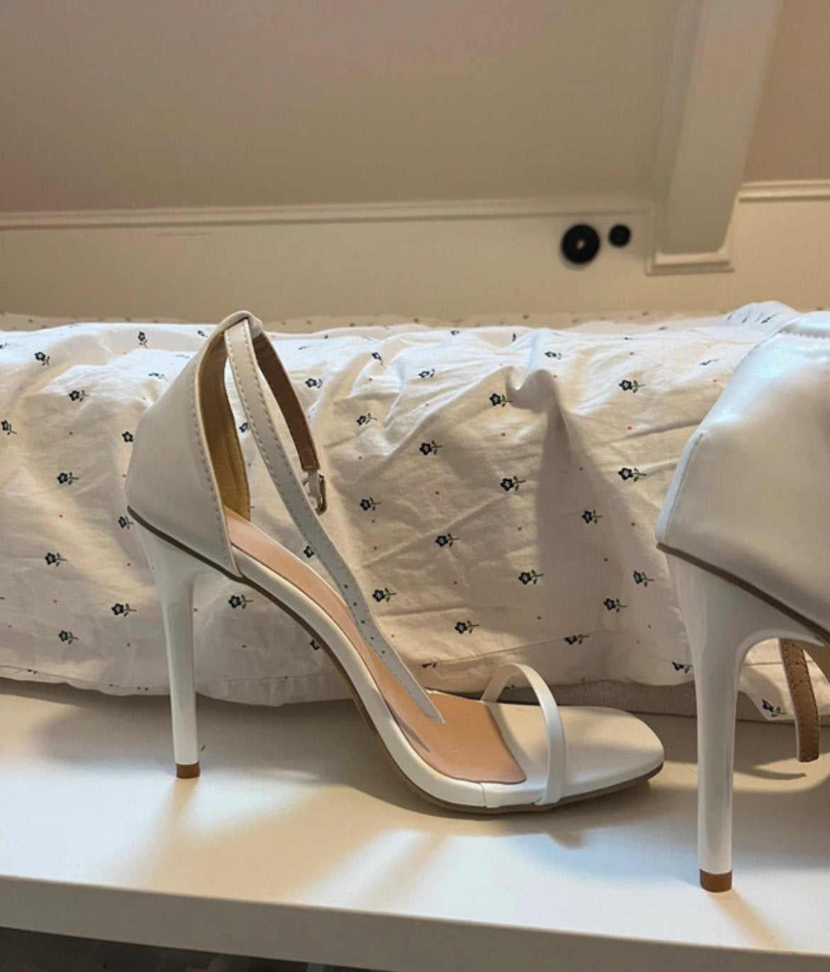 10 cm hakken, Kleding | Dames, Pumps, Verzenden, Wit, Zo goed als nieuw