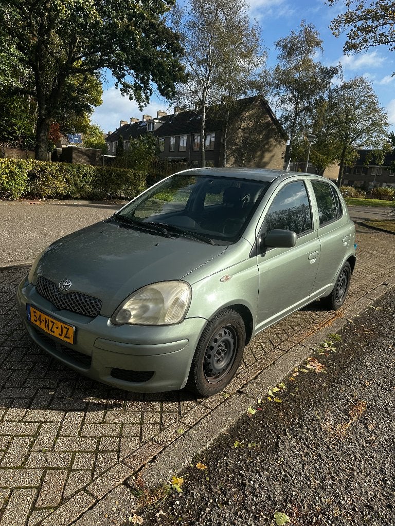 Toyota Yaris 1.3 16V Vvti 5DR AUT 2004 Groen, Auto's, Stof, 4 cilinders, 400 kg, Origineel Nederlands