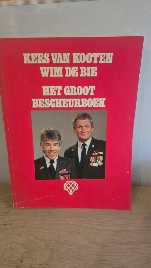 Kees van Kooten & Wim de Bie - Het Groot Bescheurboek, Boeken, Ophalen of Verzenden, Gelezen, Kees van Kooten, Wim de Bie, Cabaret