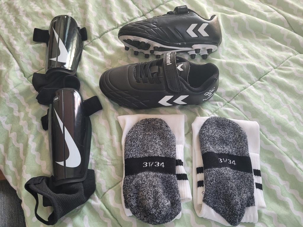 Voetbalschoenen mt30 scheenbeschermers en voetbalsokken, Sport en Fitness, Maat XS of kleiner, Ophalen of Verzenden, Schoenen