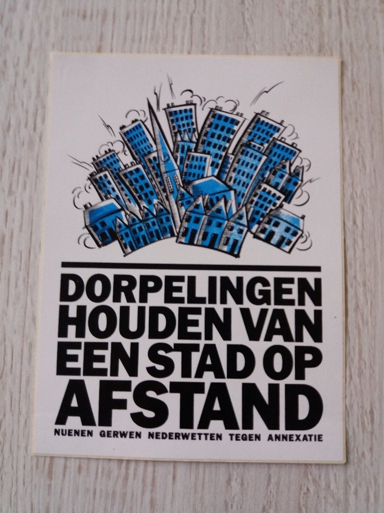 sticker Dorpelingen houden van een stad op afstand, Verzamelen, Ophalen of Verzenden, Zo goed als nieuw, Overige typen
