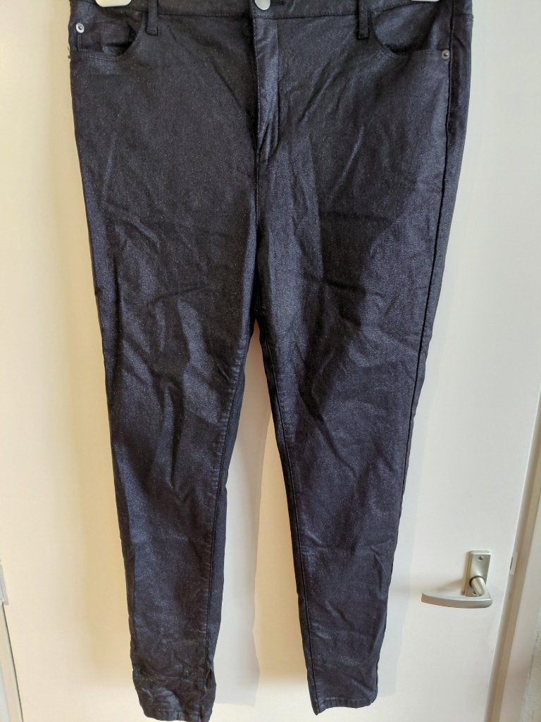 Broek mt44 zwart met glitter, Kleding | Dames, Broeken en Pantalons, Zwart, Maat 42/44 (L), Ophalen of Verzenden, Zo goed als nieuw