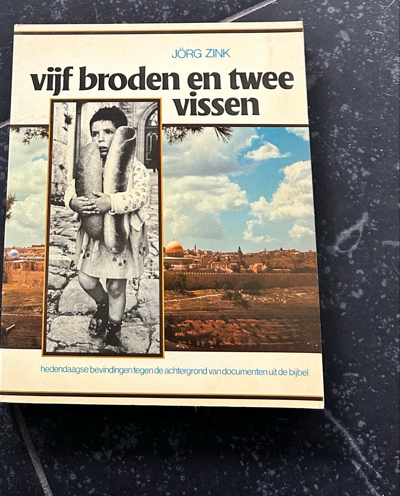 Vijf Broden en Twee Vissen - Jörg Zink, Ophalen of Verzenden, Gelezen, Christendom | Protestants