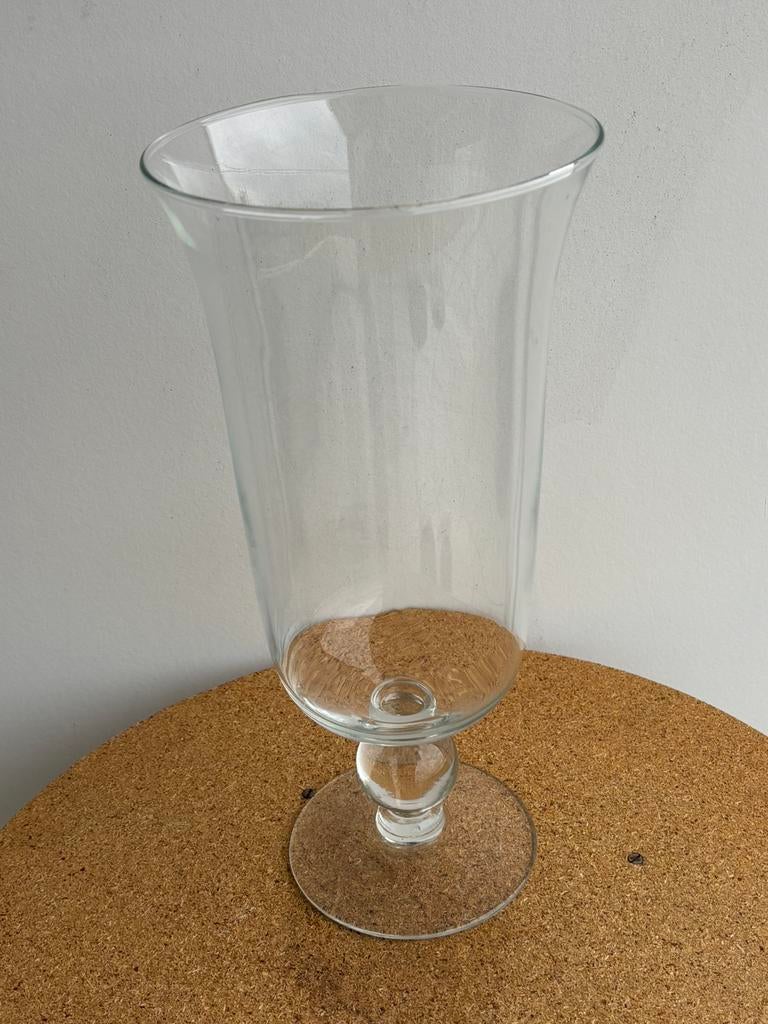 Mooie grote glazen vaas op voet, Overige kleuren, Ophalen of Verzenden, Minder dan 50 cm, Glas
