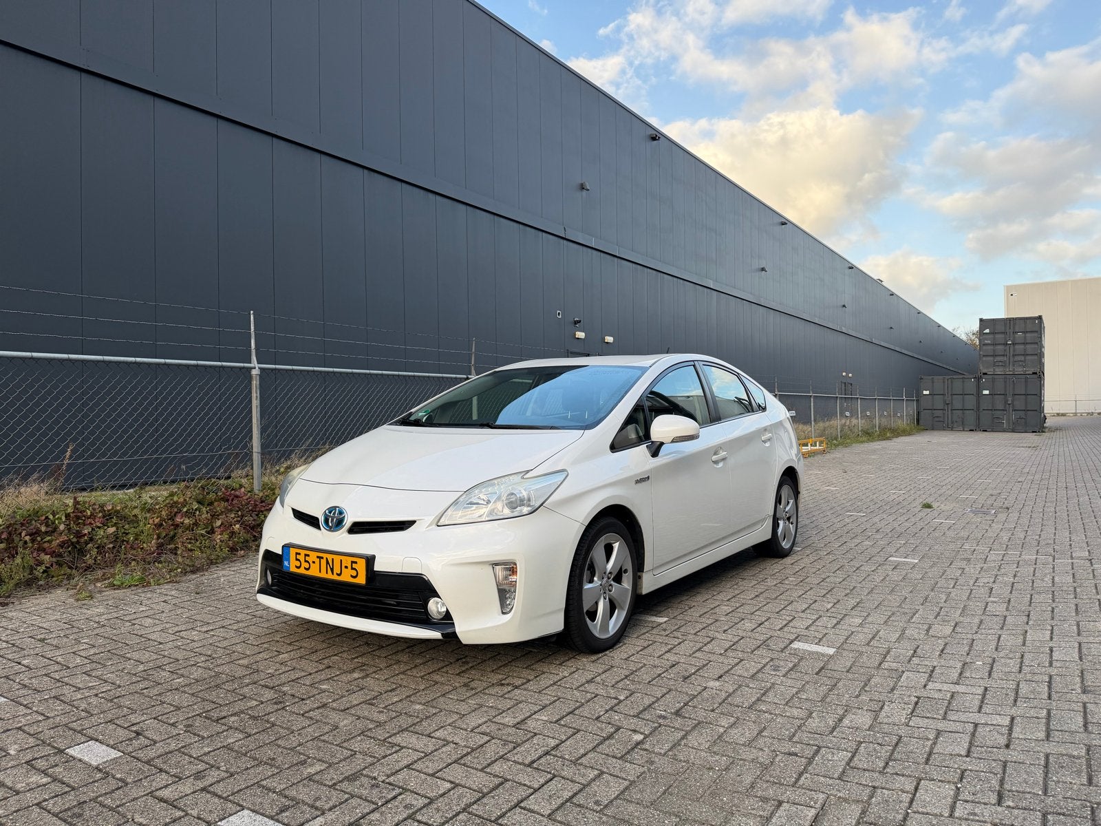 Toyota Prius 1.8 Full Hybrid 136PK Aut 2012 Wit, Auto's, 1340 kg, 4 cilinders, Wit, Origineel Nederlands