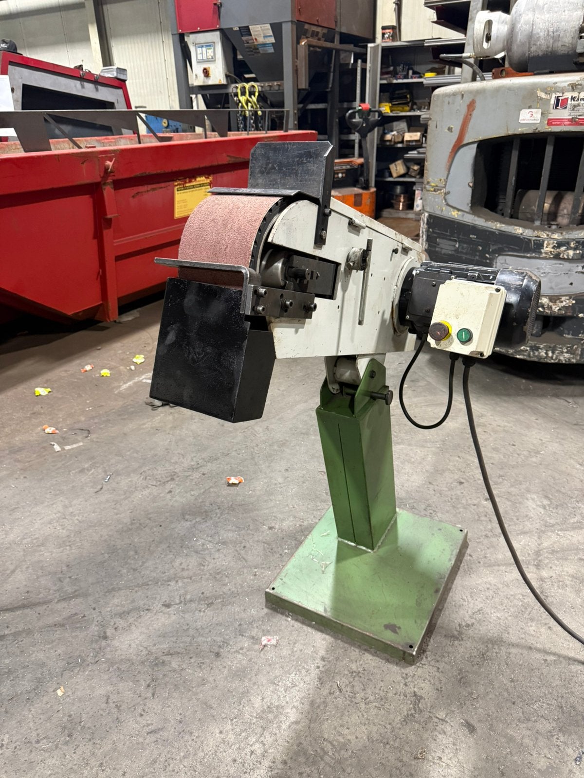 UWM-150 Bandschuurmachine, Doe-het-zelf en Verbouw, Gereedschap | Schuurmachines, Ophalen, Gebruikt, 600 tot 1200 watt, Bandschuurmachine