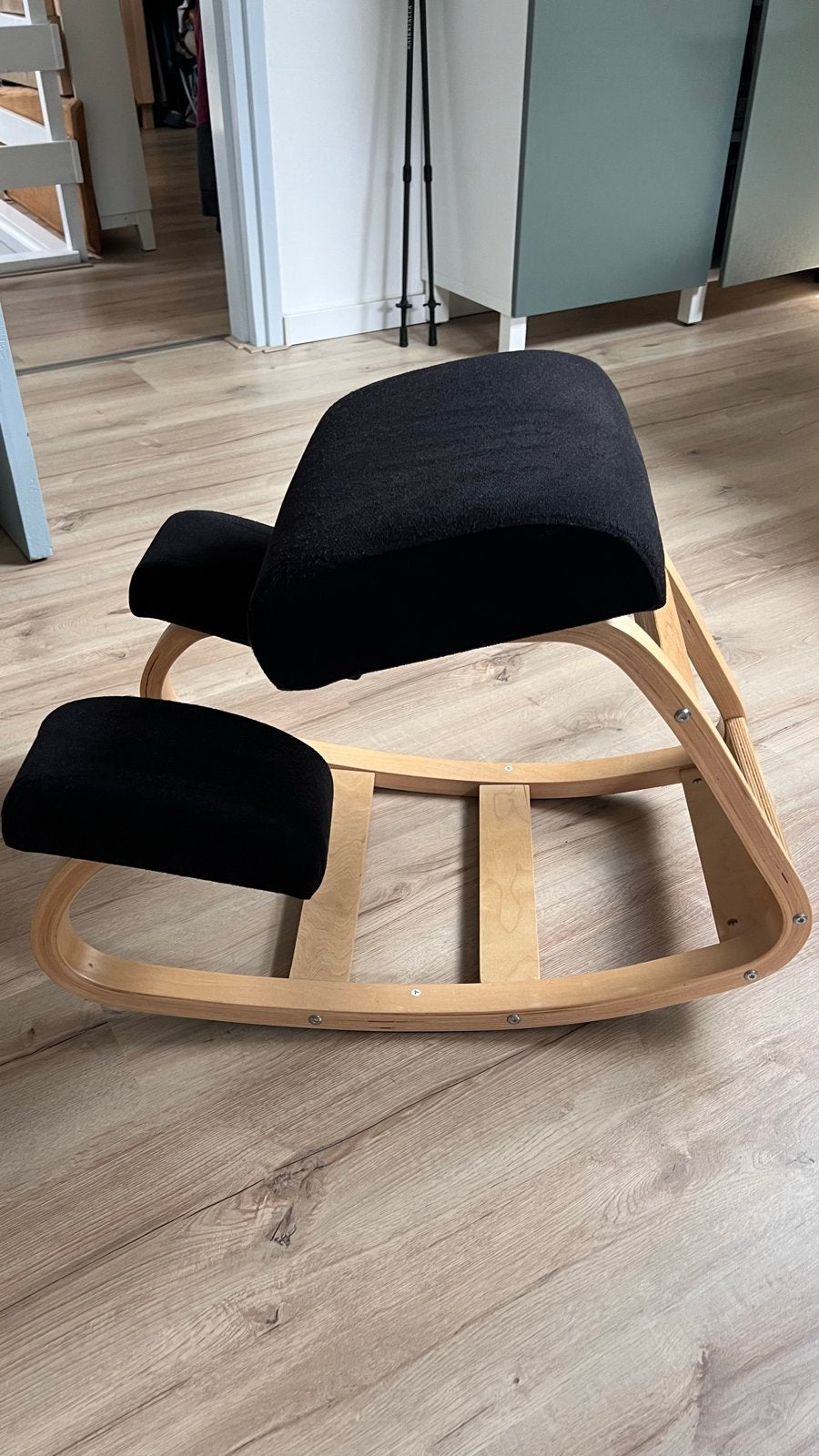 BY JRM Ergonomische kniestoel - Zwart met houten frame, Ophalen, Gebruikt, Zwart, Eén