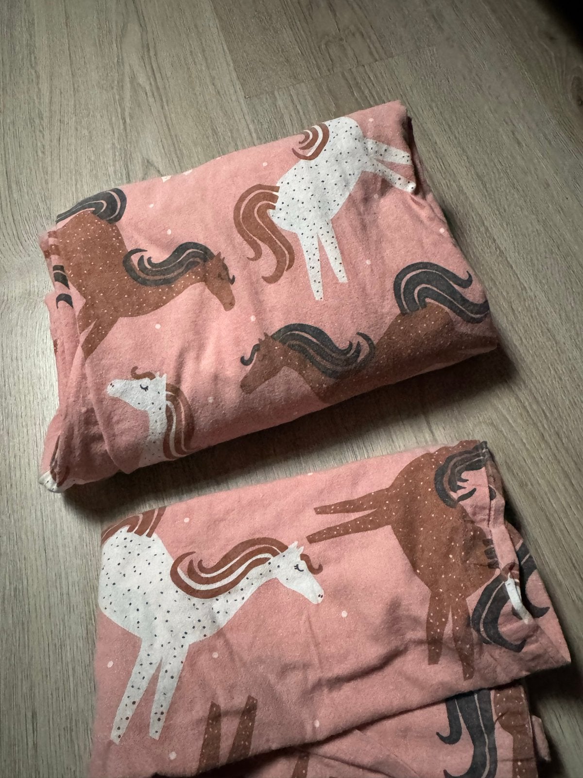 2x Dekbedovertrekken voor peuterbed 70x140 cm, Gebruikt, Eenpersoons, Meerkleurig, Dekbedovertrek