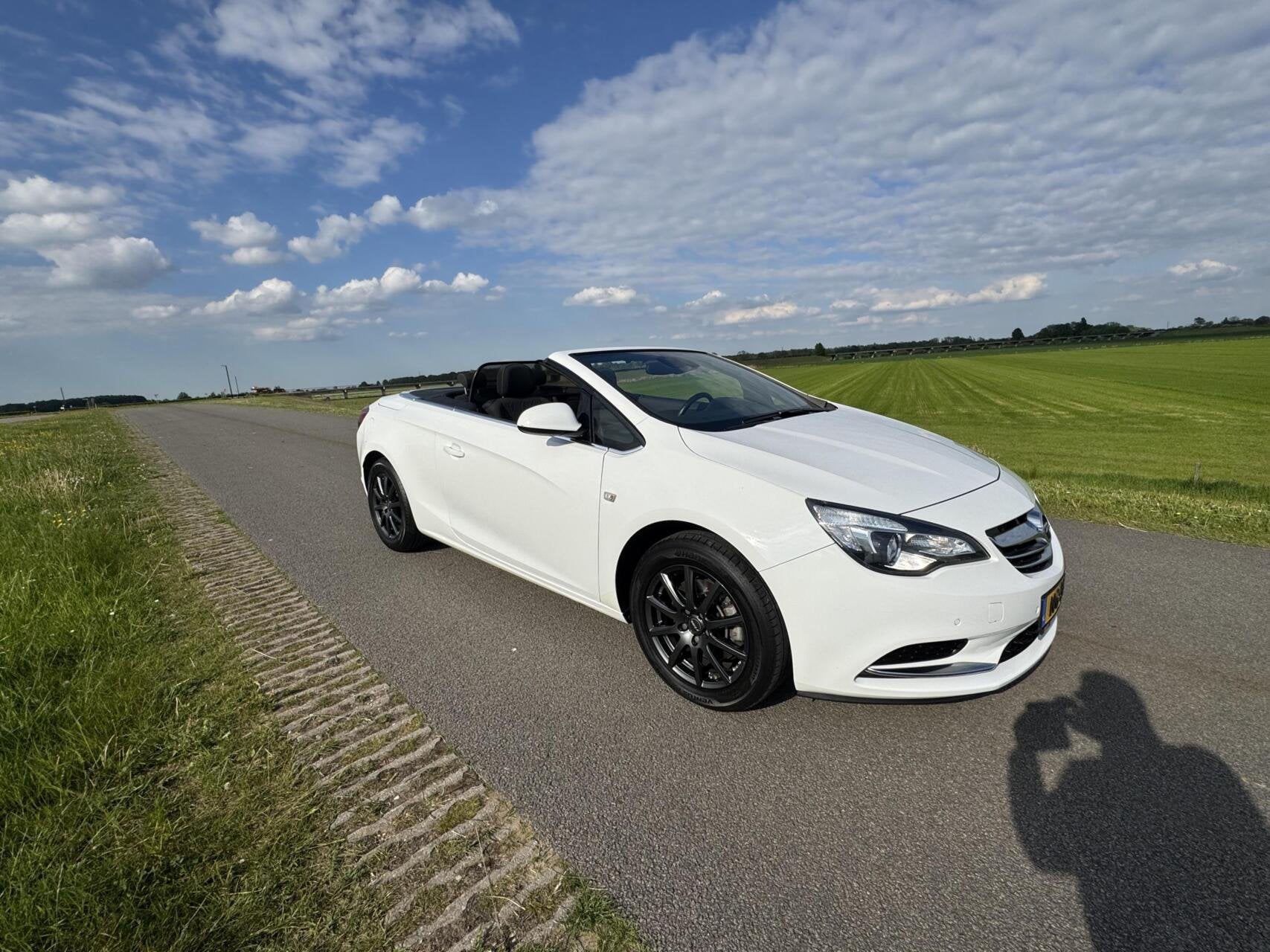 Opel Cascada 1.4 Turbo Cosmo 92555 km stoelstuurverwarming b, Auto's, Opel, Voorwielaandrijving, Euro 6, 4 cilinders, 4 stoelen