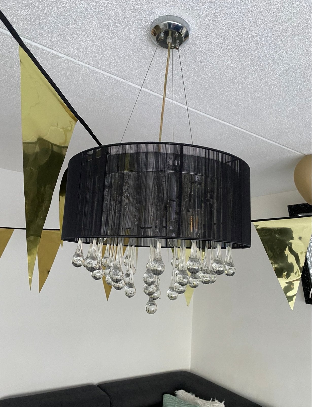 Hanglam met zwarte kap en glazen druppels, Huis en Inrichting, Lampen | Hanglampen, Ophalen, Zo goed als nieuw, Glas