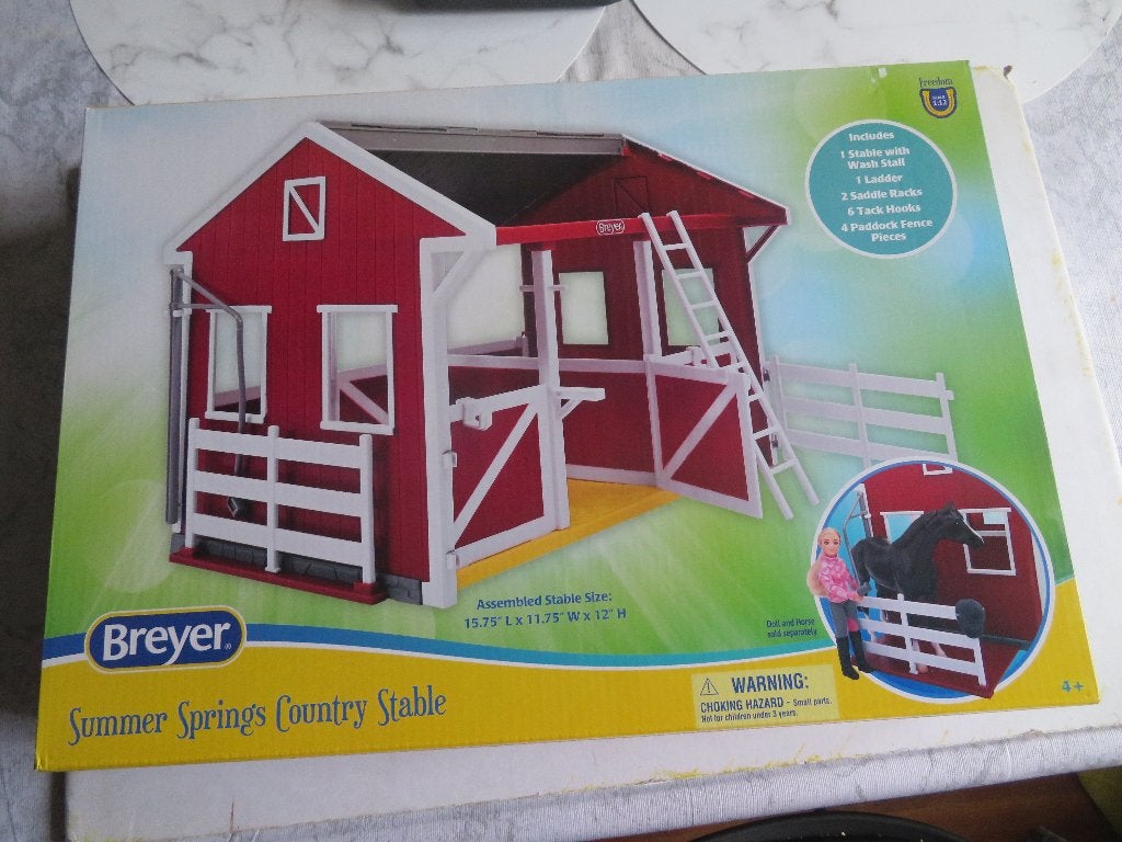BREYER -- SUMMER SPRINGS COUNTRY STABLE, Ophalen of Verzenden
