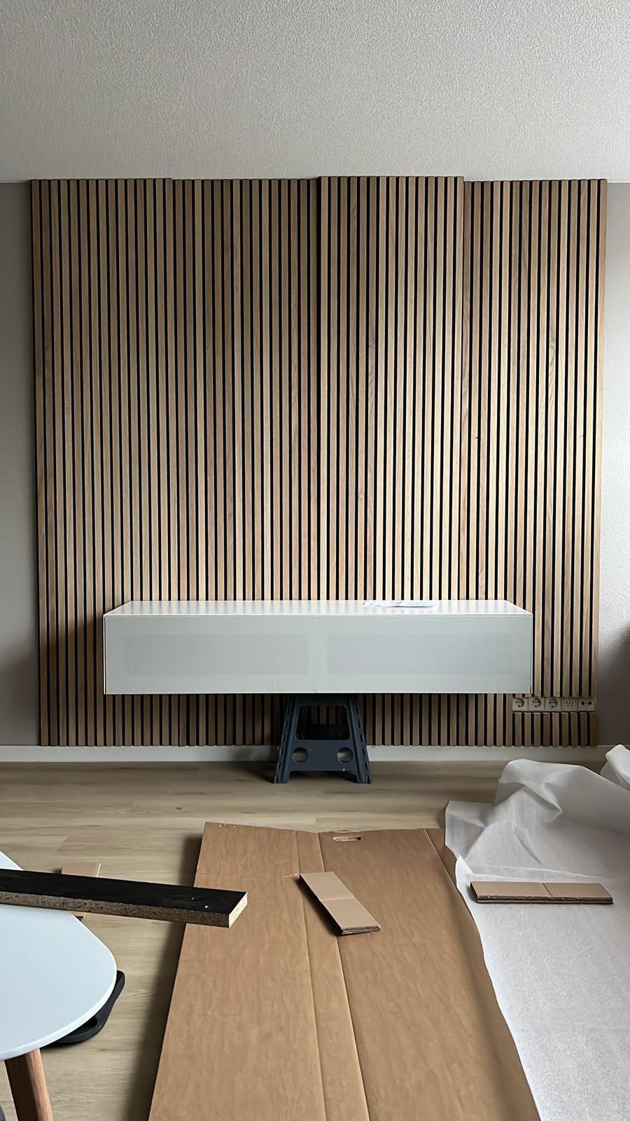 Moderne Lattenwand voor een stijlvolle woonkamer, Hout, Zo goed als nieuw, Bruin, Wandbord of Wandpaneel