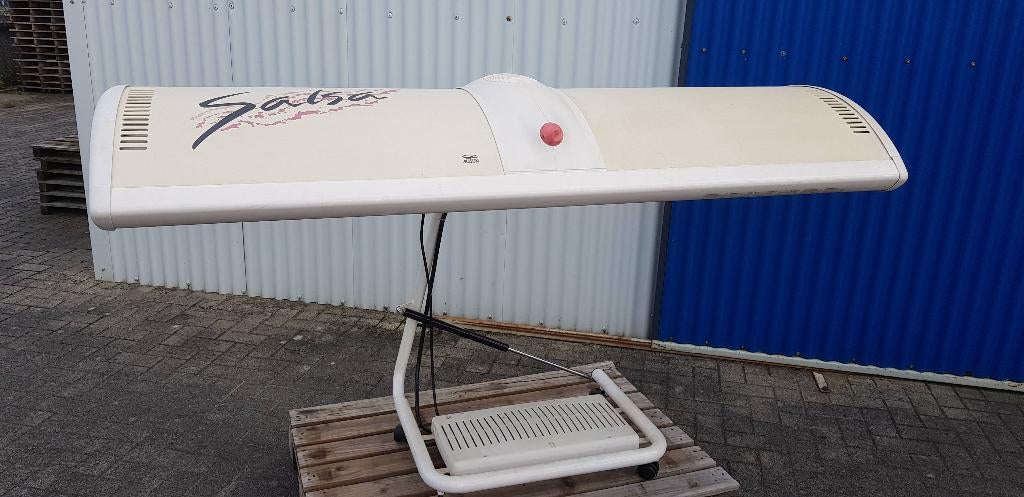 Zonnebank Alisum 14 lamps te koop, Ophalen, Gebruikt, Zonnebank enkelzijdig, 10 tot 15 lampen