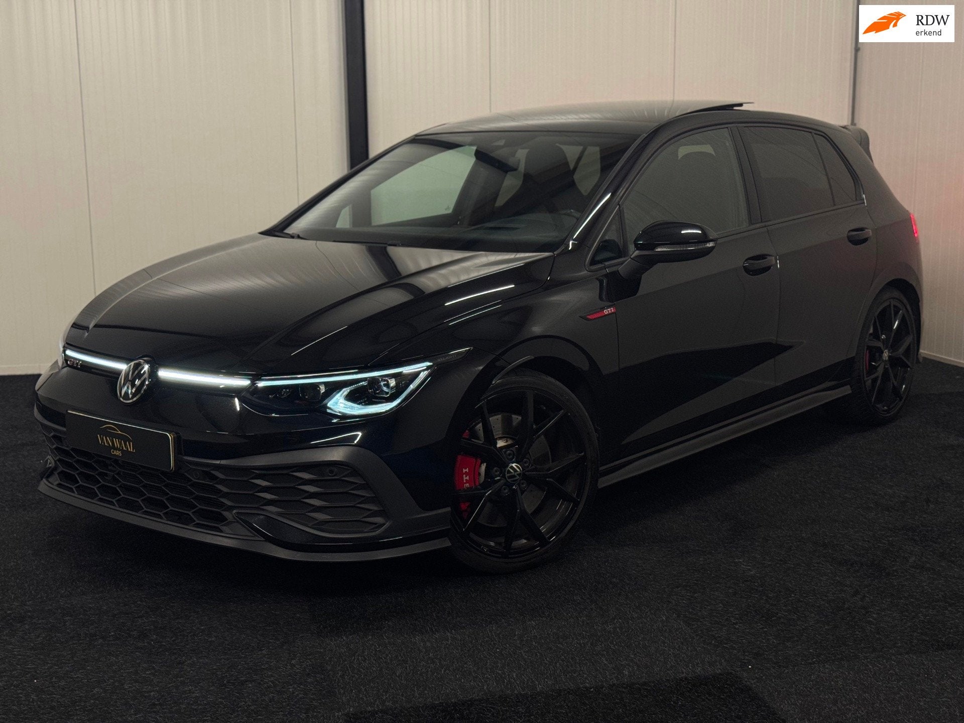 Volkswagen GOLF 2.0 TSI GTI Clubsport 2023 300PK PANO/HUD/IQ, 15 km/l, 4 cilinders, 1984 cc, Alcantara