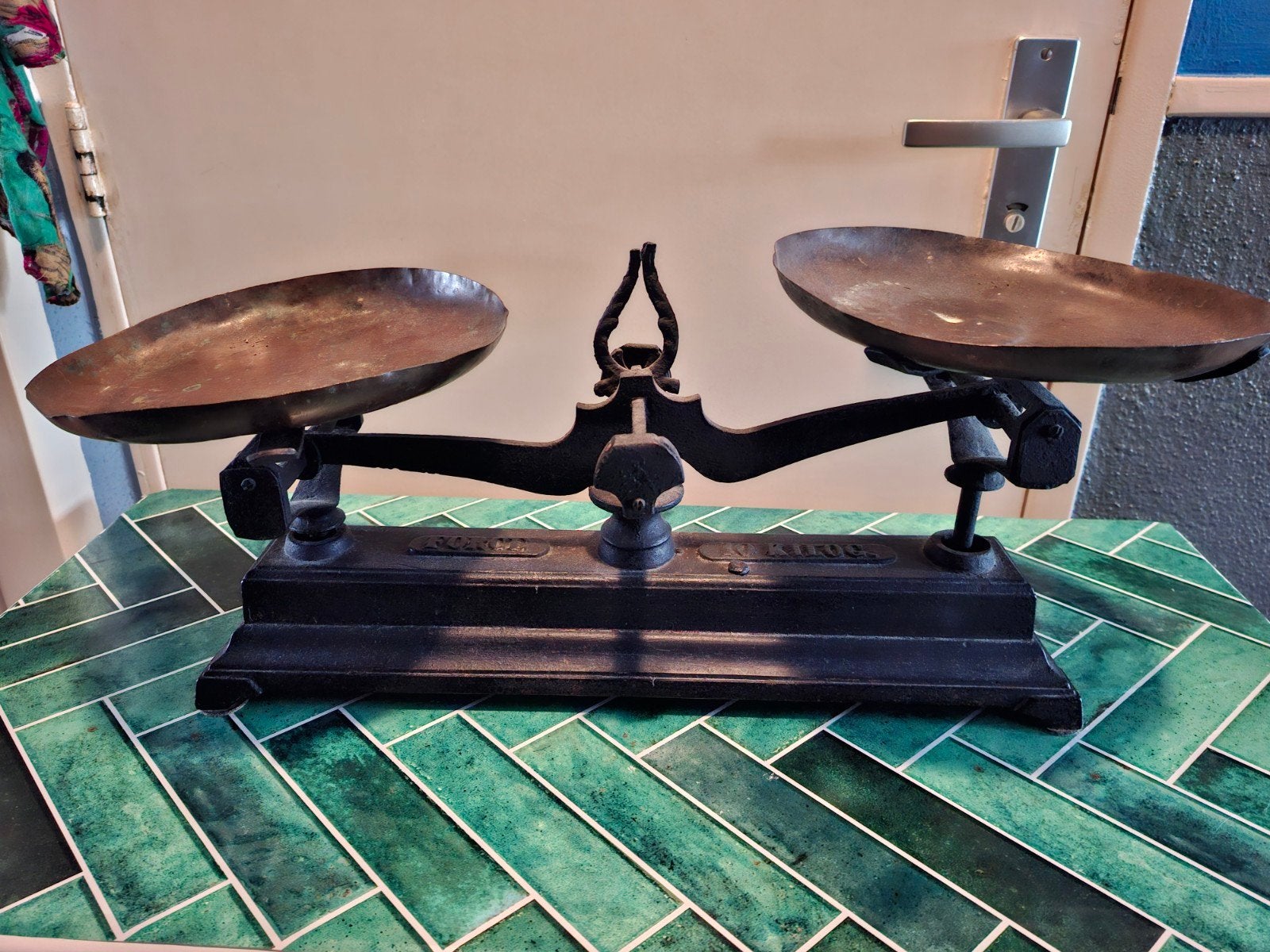 Antieke weegschaal - decoratief en functioneel, Antiek en Kunst, Ophalen
