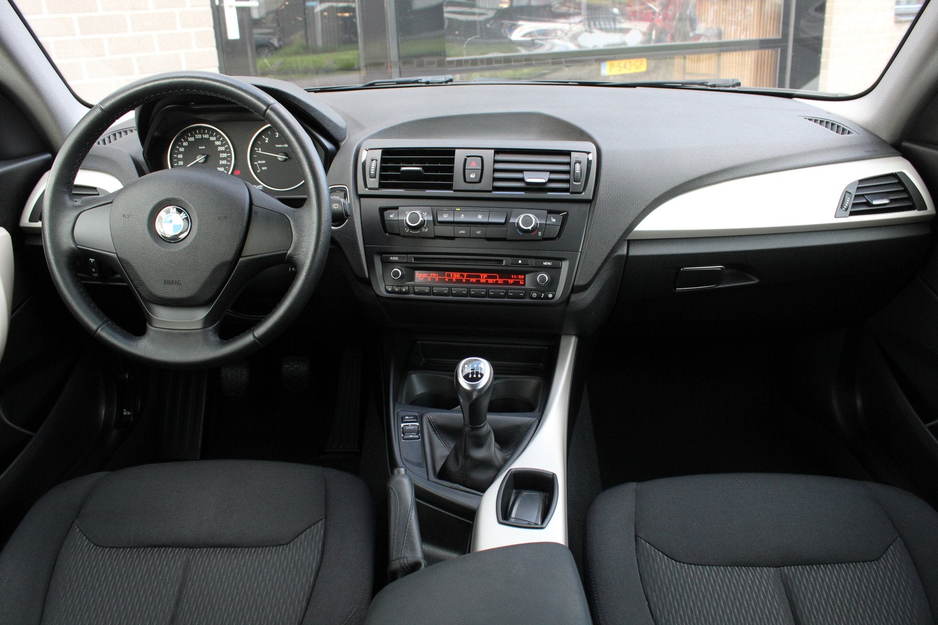 BMW 1-serie 114i EDE / PDC / Stoelverwarming / 17" LMV, Auto's, 1-Serie, Gebruikt, 4 cilinders, Met garantie (alle)