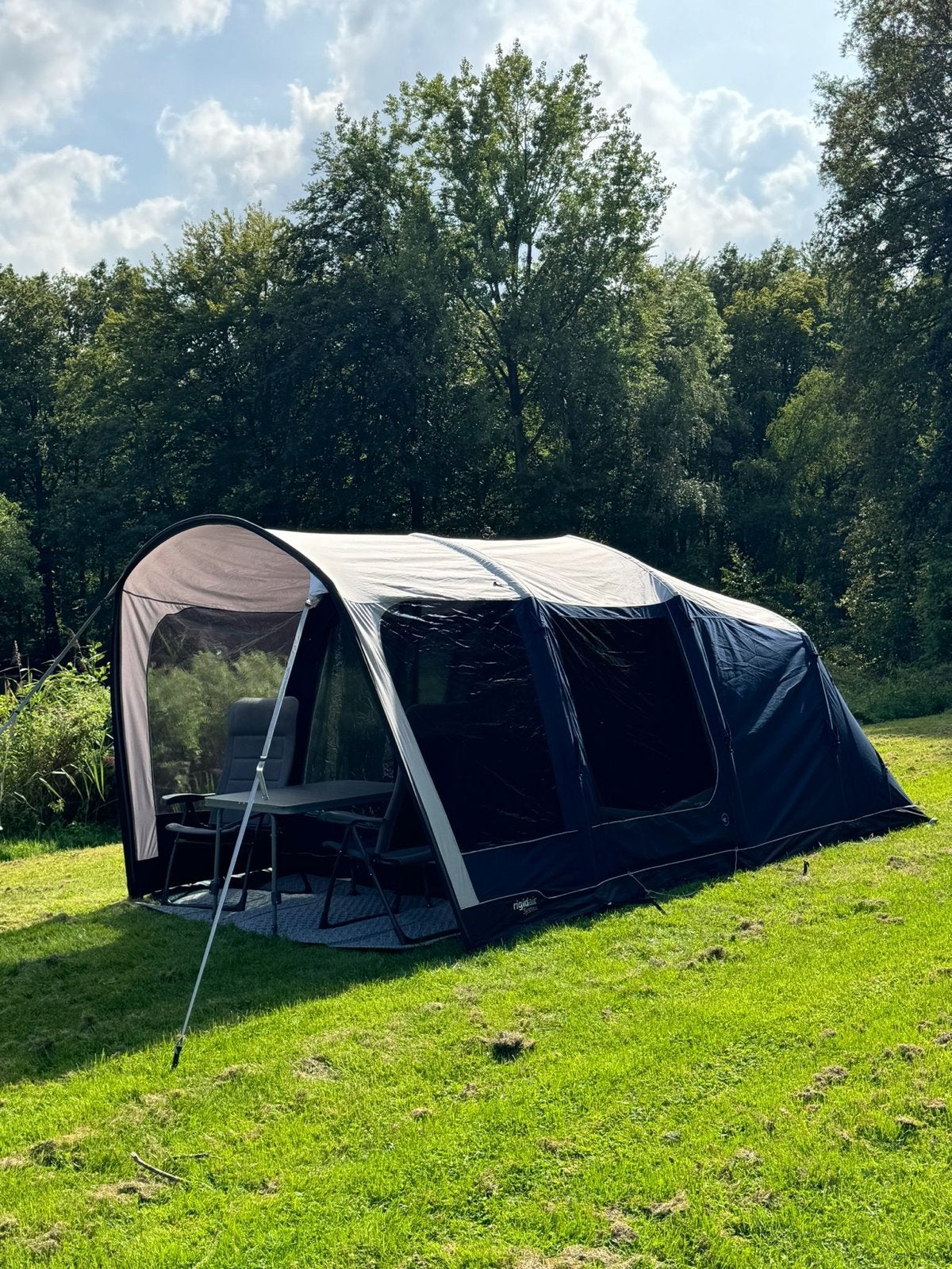 Ruime Outwell tunneltent met luifel, Ophalen, Zo goed als nieuw, Tot en met 5