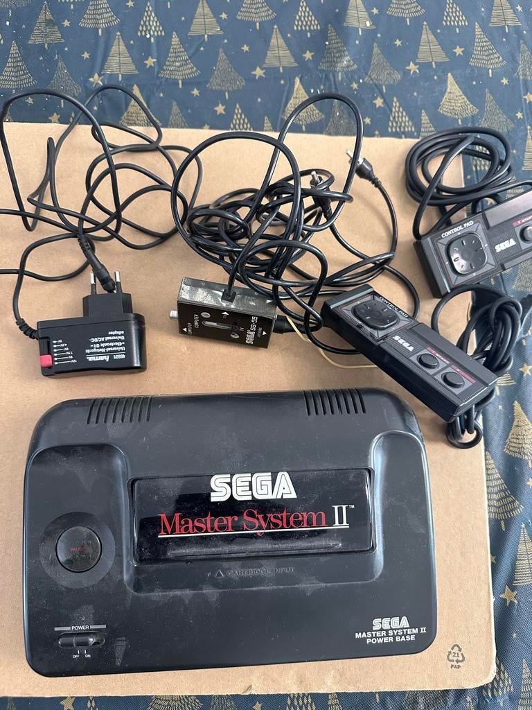 Sega Master System II met 2 controllers en accessoires, Spelcomputers en Games, Spelcomputers | Sega, Ophalen of Verzenden, Gebruikt