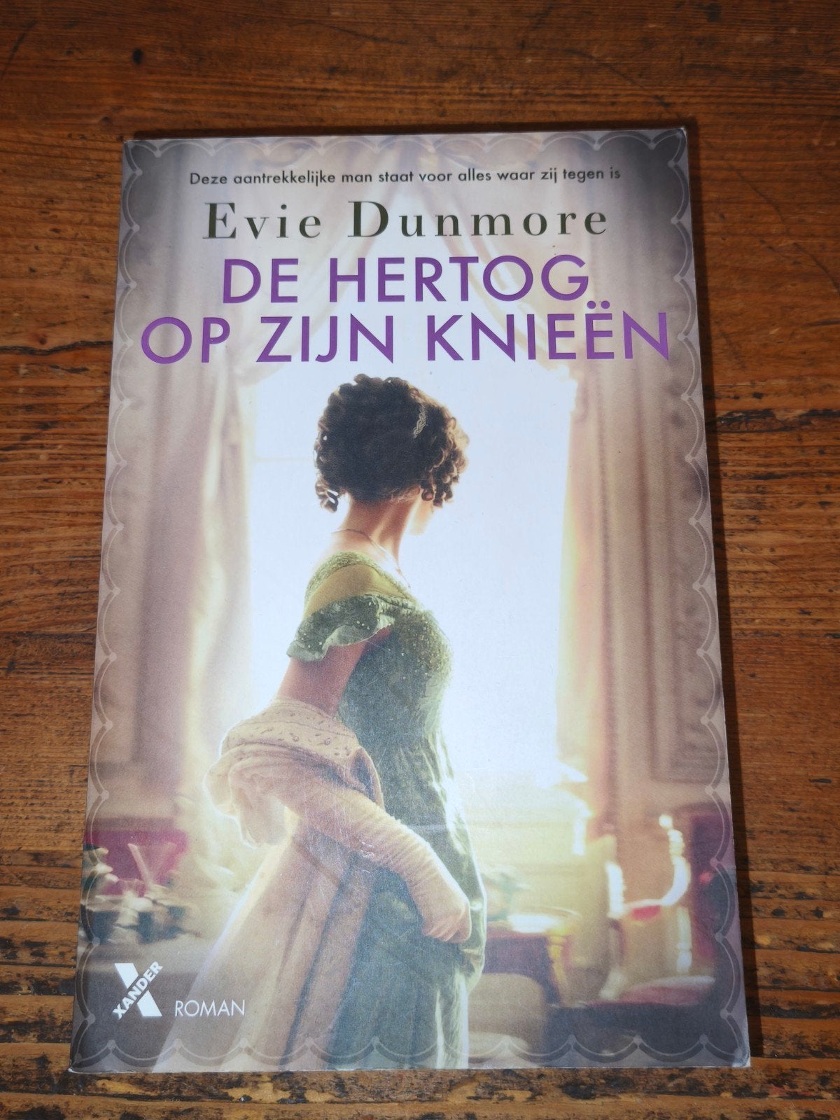Evie Dunmore - De Hertog op zijn knieën (Roman), Boeken, Ophalen of Verzenden, Gelezen, Evie Dunmore, Nederland