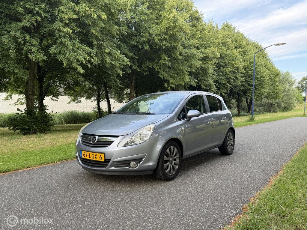 Opel Corsa 1.2-16V '111' Edition*AUTOMAAT*AIRCO*APK 03/27, Auto's, Euro 5, Gebruikt, 4 cilinders, 49 €/maand