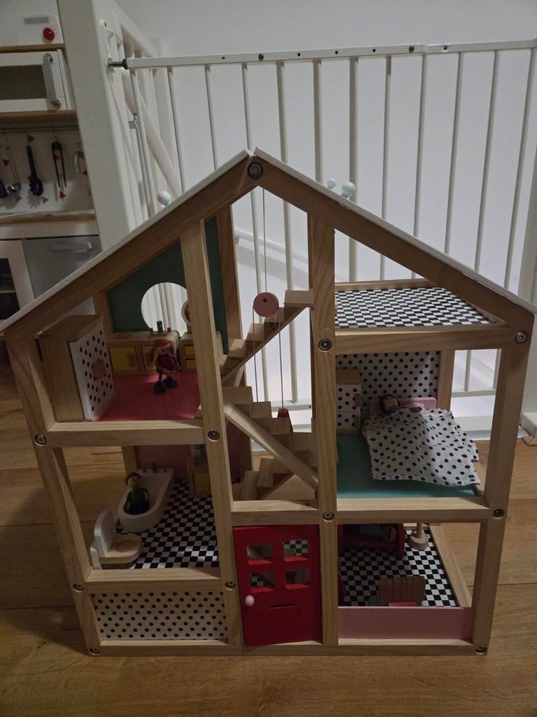 Houten poppenhuis Hema met inrichting - zo goed als nieuw, Kinderen en Baby's, Speelgoed | Poppenhuizen, Ophalen, Zo goed als nieuw