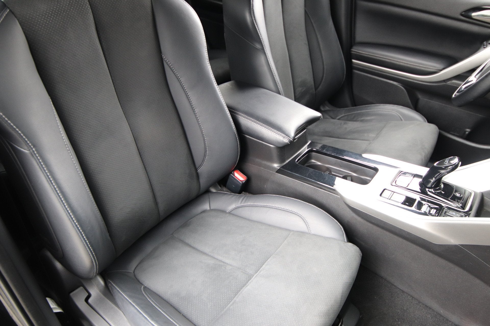 Mitsubishi Eclipse Cross 2.4 PHEV Executive NL-Auto Dealer O, Auto's, Automaat, Bedrijf, Vierwielaandrijving, Hybride Elektrisch/Benzine