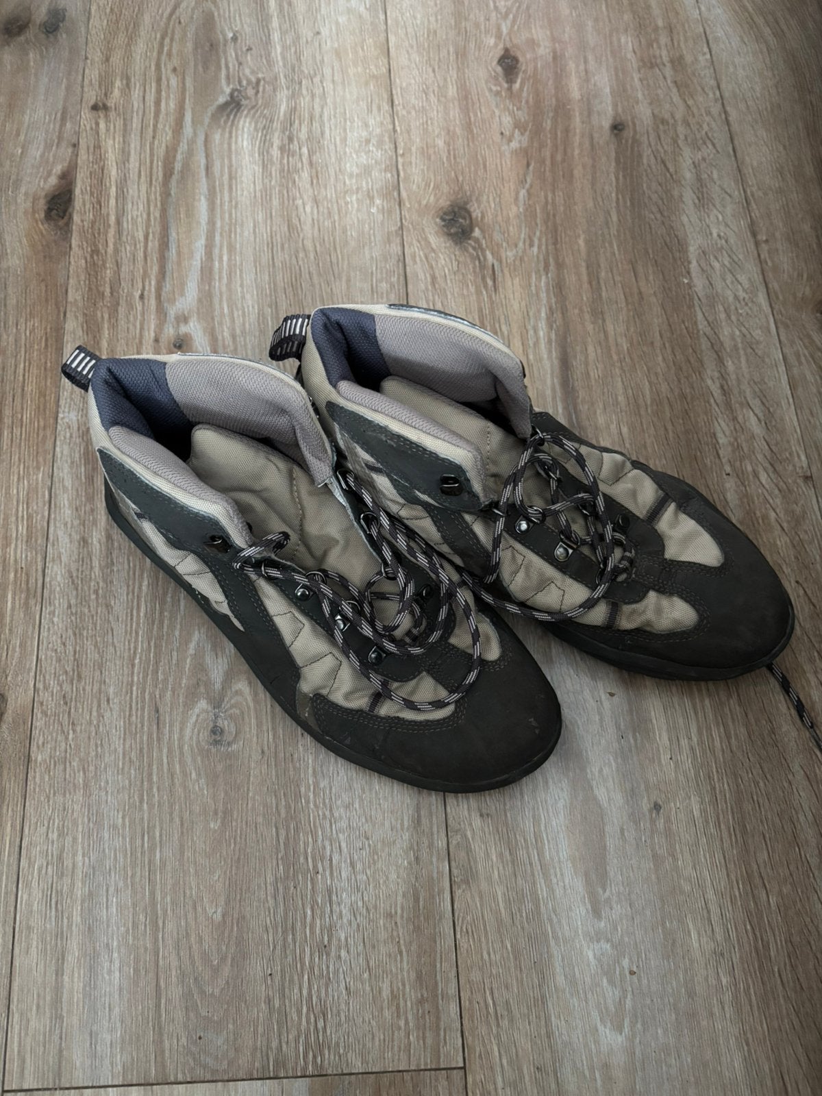 Te koop wandel/berg schoenen, Ophalen, Zo goed als nieuw, Schoenen