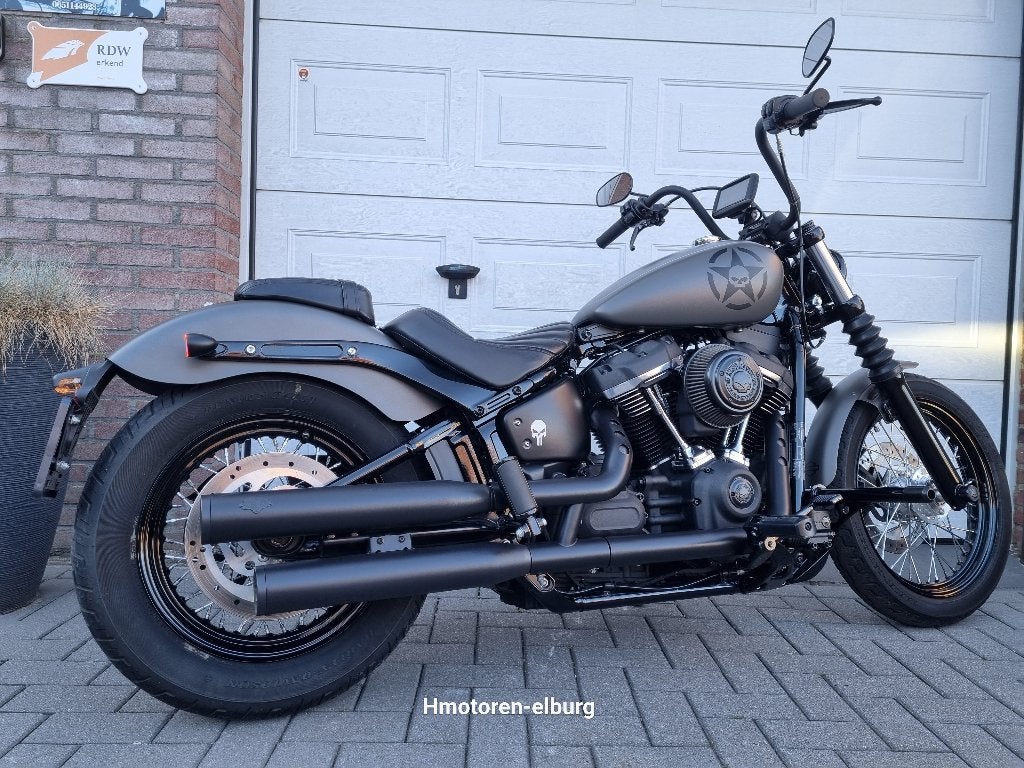 Street Bob 107 07-2019 met slechts 10482 km (NIEUWSTAAT !!), 2 cilinders, Nieuw, Bedrijf, Meer dan 35 kW