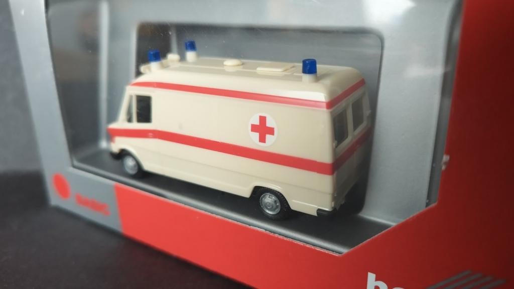 Mercedes Benz 207 ambulance 1:87 H0 Herpa Basic Pol, Auto, Verzenden, Cars@herpa.de, Hepra Miniaturmodelle gmbh